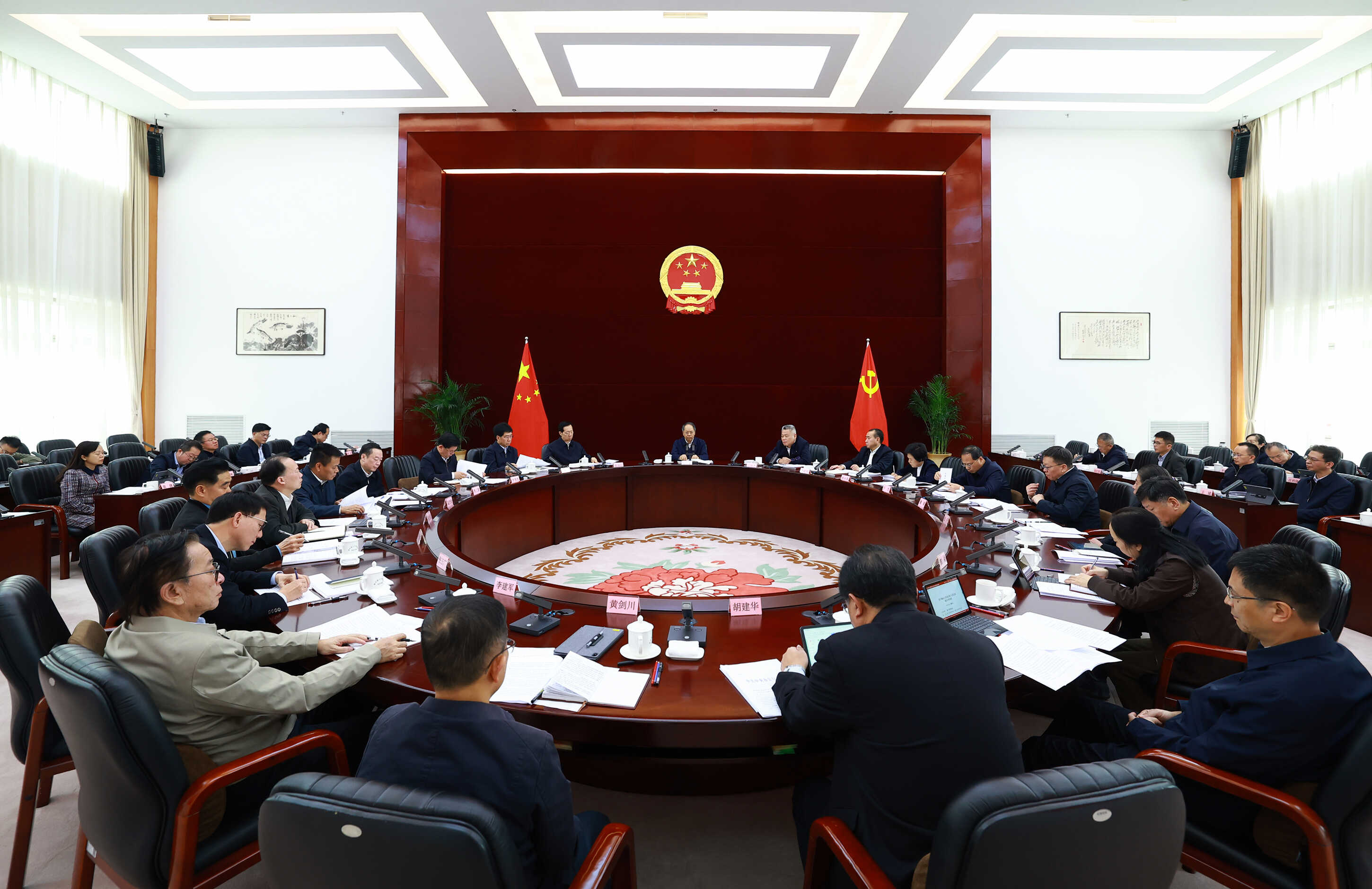 省人大常委會黨組召開（擴大）會議